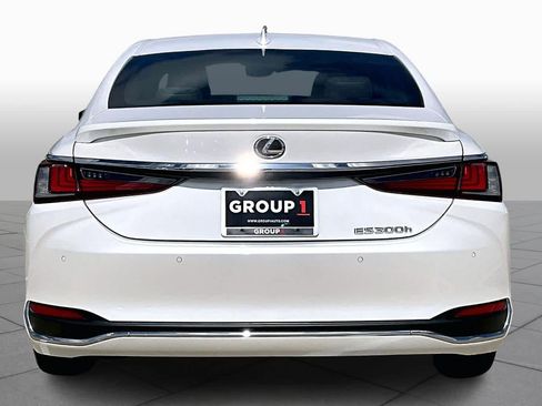 Used 2024 Lexus ES 300h w/ Premium Package image 5