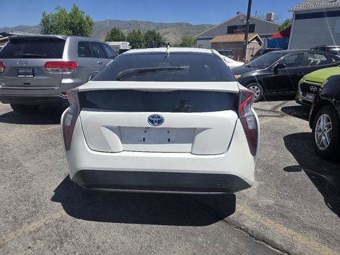 Used 2016 Toyota Prius Four FWD image 5