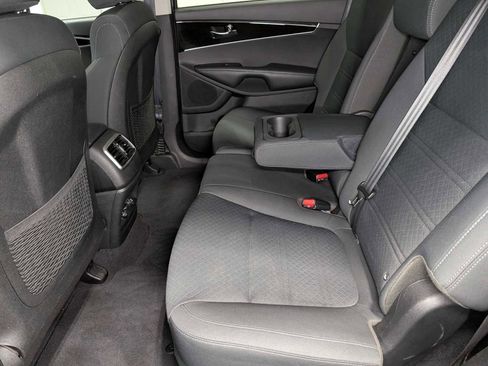 Used 2020 Kia Sorento LX image 19