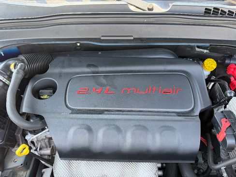 Used 2019 Jeep Renegade Latitude FWD image 35