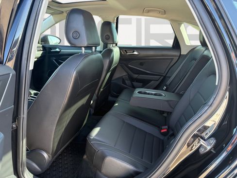 Certified 2022 Volkswagen Jetta SE FWD image 21