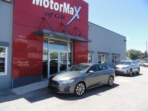 Used 2019 Ford Fusion SE AWD/4WD image 1