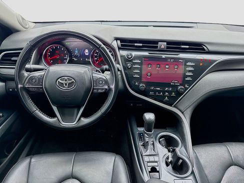 Used 2018 Toyota Camry XSE FWD image 15