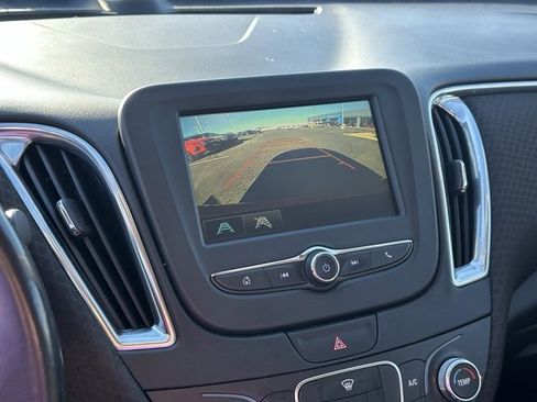 Used 2016 Chevrolet Malibu LT image 10