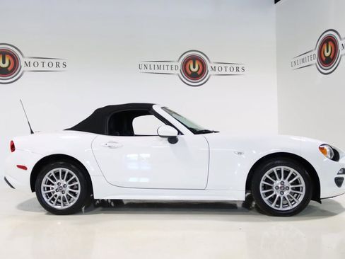 Used 2017 FIAT 124 Spider Classica image 30