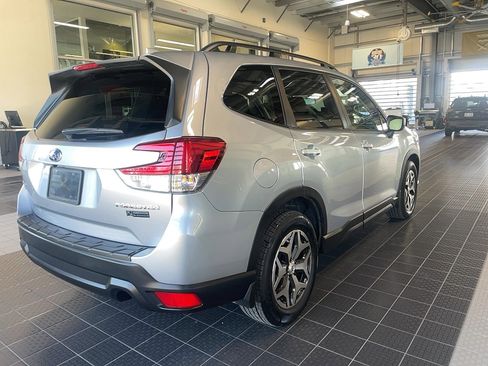 Used 2022 Subaru Forester Premium AWD/4WD image 17