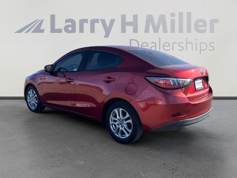 Used 2017 Toyota Yaris iA image 3