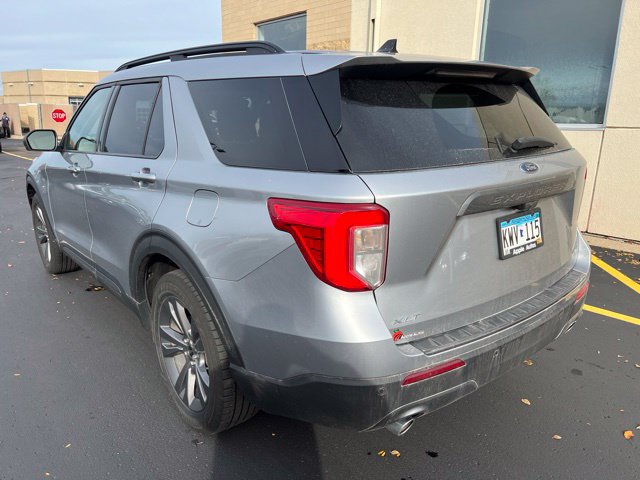 Used 2021 Ford Explorer XLT w/ Equipment Group 202A AWD/4WD image 3