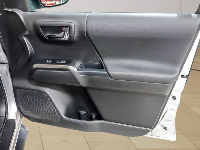 Used 2021 Toyota Tacoma TRD Sport AWD/4WD image 26