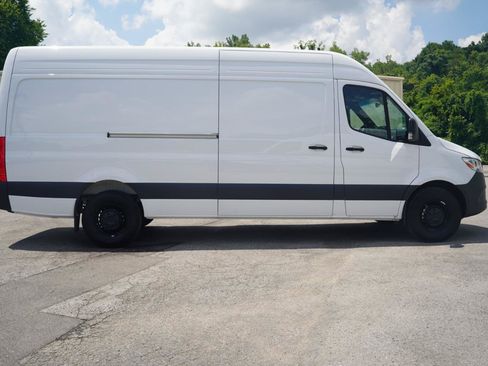 Used 2025 Mercedes-Benz Sprinter 2500 image 6