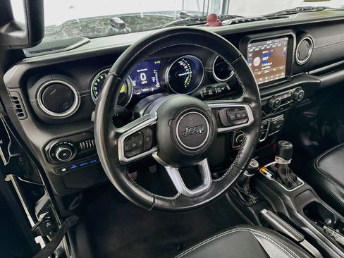 Used 2022 Jeep Wrangler Unlimited Sahara AWD/4WD image 22