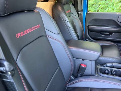 Used 2025 Jeep Wrangler Unlimited Rubicon AWD/4WD image 4