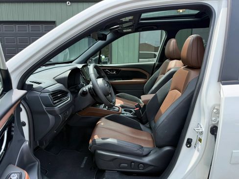 Used 2025 Subaru Forester Touring AWD/4WD image 2