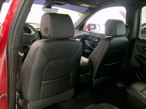 Used 2023 Chevrolet Traverse RS image 11