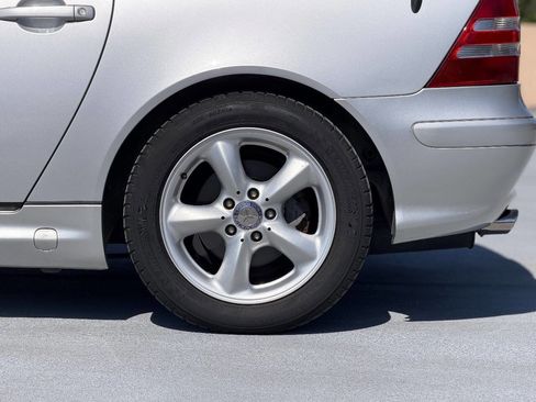 Used 2001 Mercedes-Benz SLK 320 image 7