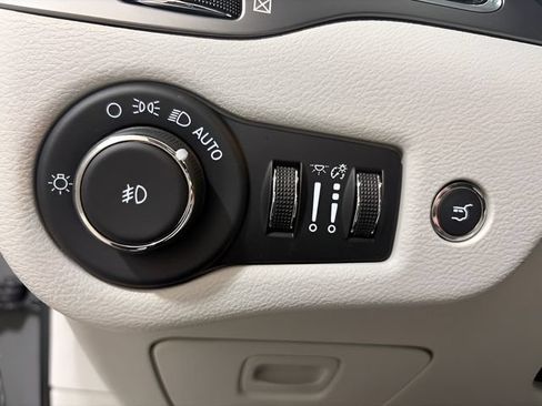 Used 2021 Jeep Cherokee Limited AWD/4WD image 12