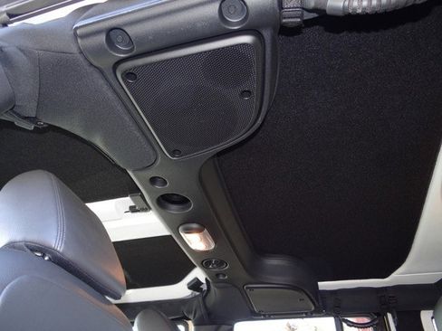 Used 2015 Jeep Wrangler Unlimited Rubicon w/ Connectivity Group image 24