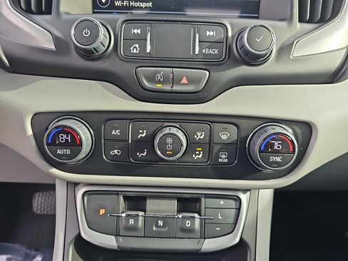 Used 2024 GMC Terrain SLT w/ Infotainment Package II image 22