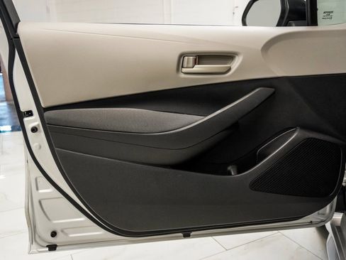 Used 2022 Toyota Corolla LE image 18