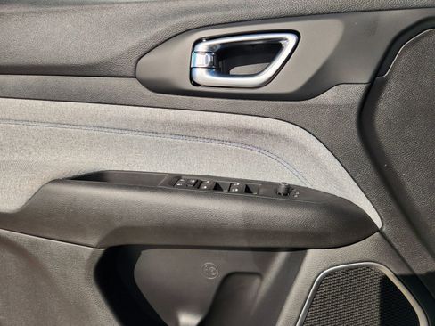 New 2026 Jeep Compass Latitude image 18