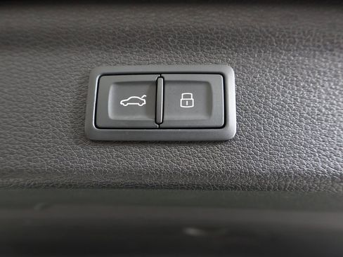 Used 2023 Audi Q3 2.0T Premium w/ Convenience Package image 16