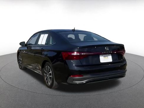 Used 2025 Volkswagen Jetta SE image 11