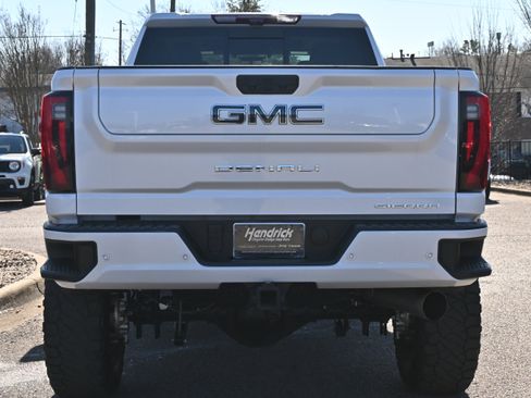Used 2024 GMC Sierra 3500 Denali Ultimate image 9
