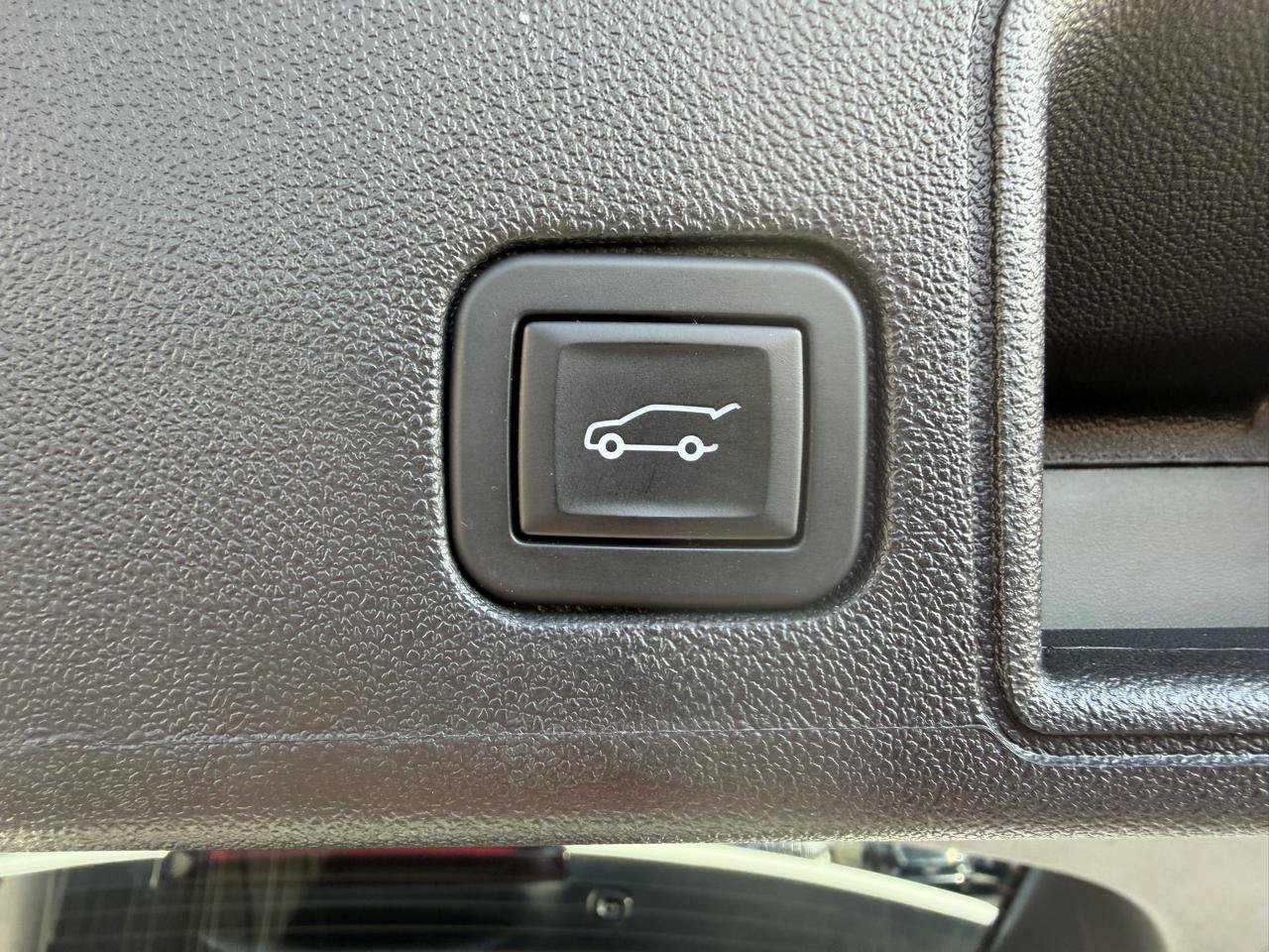 Used 2024 GMC Terrain SLE w/ Driver Convenience Package AWD/4WD image 7