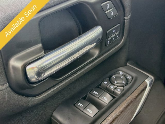 Used 2022 GMC Sierra 2500 Denali w/ Denali Black Diamond Edition AWD/4WD image 17