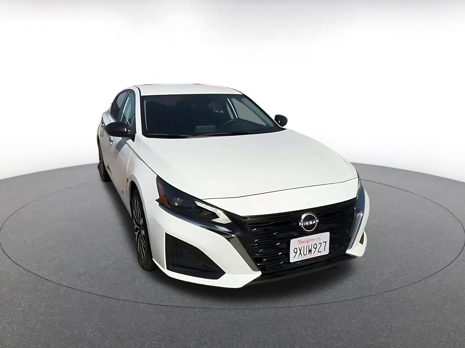 Used 2025 Nissan Altima 2.5 SV FWD image 3