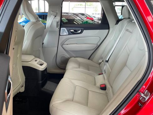 Used 2022 Volvo XC60 T8 Inscription AWD/4WD image 17