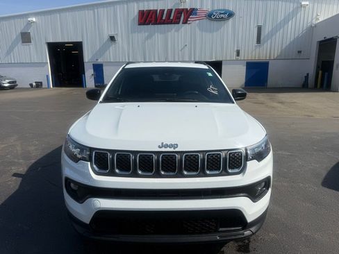 Used 2023 Jeep Compass Latitude w/ Convenience Group AWD/4WD image 8