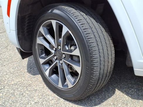 Used 2022 Jeep Grand Cherokee Overland AWD/4WD image 9