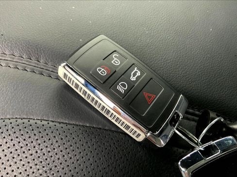 Used 2022 Land Rover Range Rover Evoque R-Dynamic S image 12