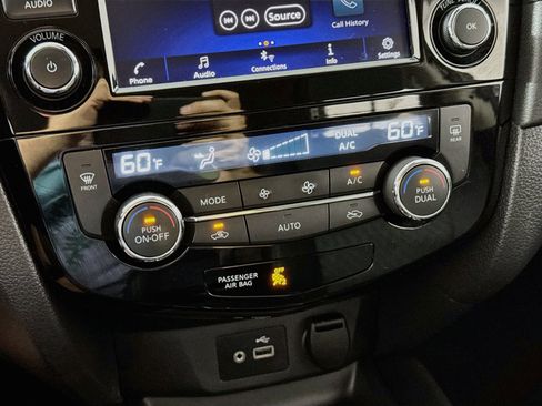 Used 2019 Nissan Rogue SV AWD/4WD image 18