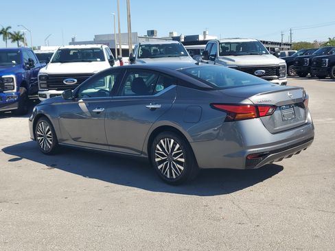 Certified 2025 Nissan Altima 2.5 SV image 7