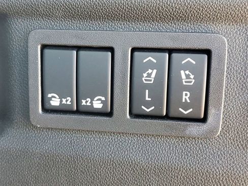 Used 2024 GMC Yukon XL SLT w/ SLT Luxury Package image 9