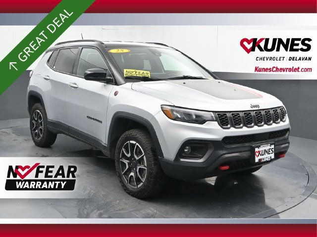 Used 2025 Jeep Compass Trailhawk AWD/4WD image 1