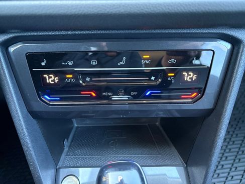 Certified 2022 Volkswagen Tiguan SE image 16