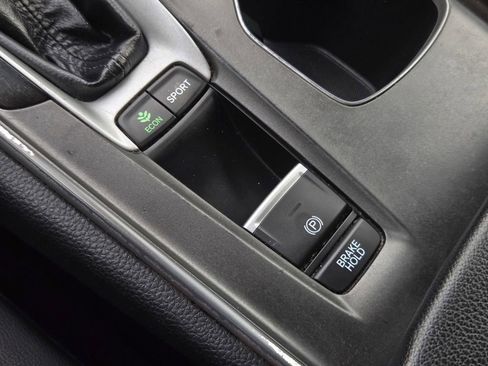 Used 2018 Honda Accord Sport image 19