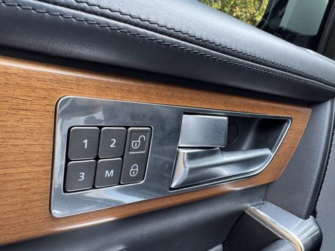 Used 2016 Land Rover LR4 HSE LUX image 30