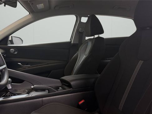 Certified 2026 Hyundai Elantra SE FWD image 10