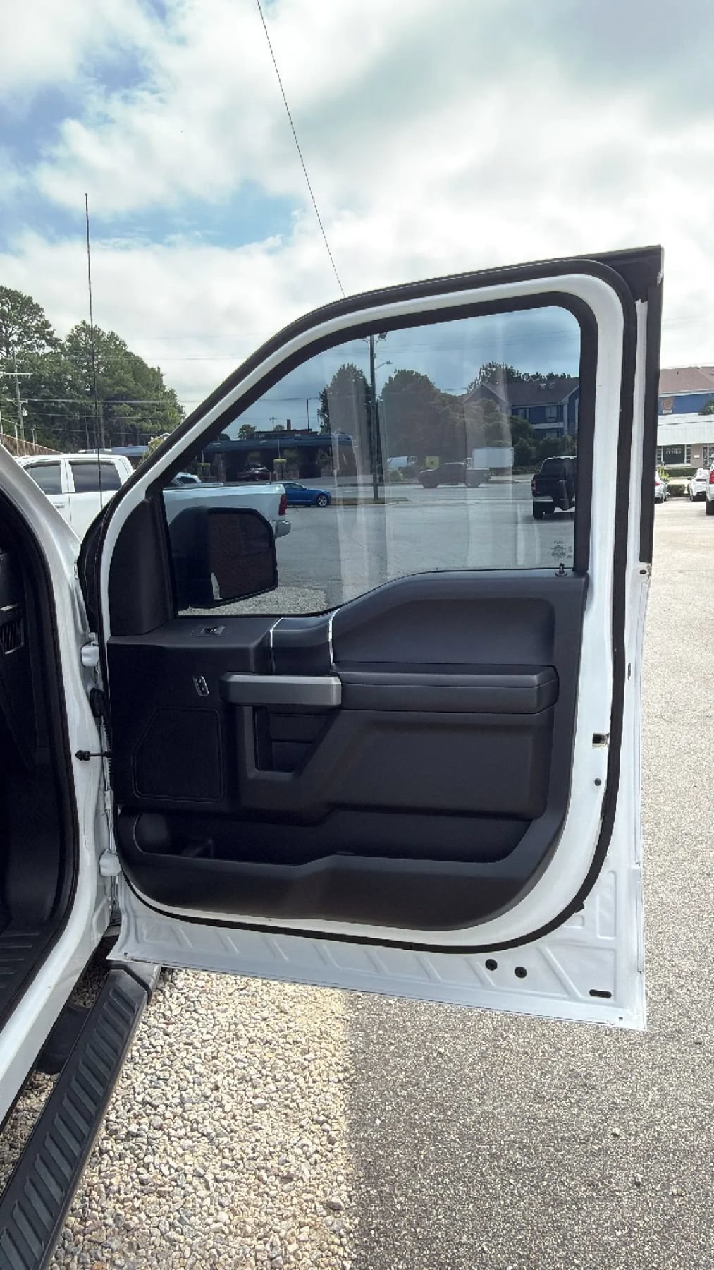Used 2018 Ford F150 XLT w/ Equipment Group 302A Luxury AWD/4WD image 13