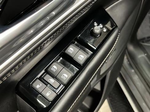 Used 2023 Jeep Wagoneer L 4WD w/ Premium Group I image 22