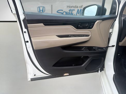 Used 2023 Honda Odyssey Touring image 21
