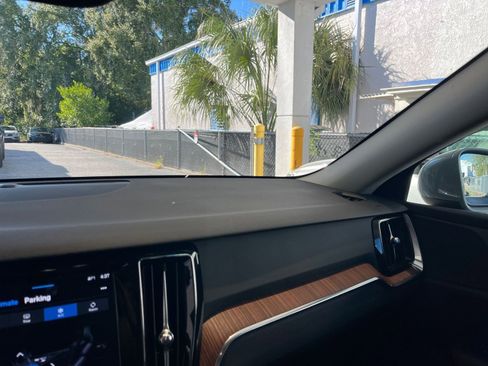 Used 2025 Volvo V60 B5 Cross Country Plus image 35