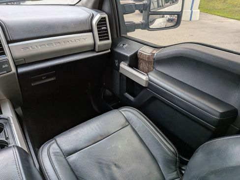 Used 2019 Ford F250 Lariat w/ Lariat Value Package image 15