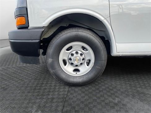 Used 2025 Chevrolet Express 2500 Extended w/ Communications Package image 14