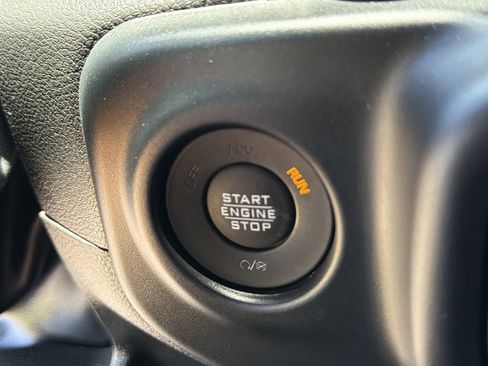 Used 2023 Jeep Gladiator Sport AWD/4WD image 23