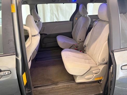 Used 2013 Toyota Sienna LE FWD image 20
